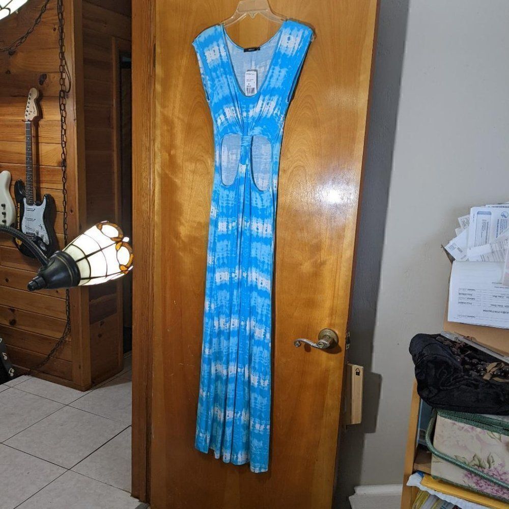 🆕NWT FOREVER 21 SKY BLUE & WHITE CUTOUT MAXI DRESS - MEDIUM